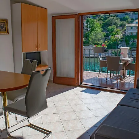 Daira Apartment *