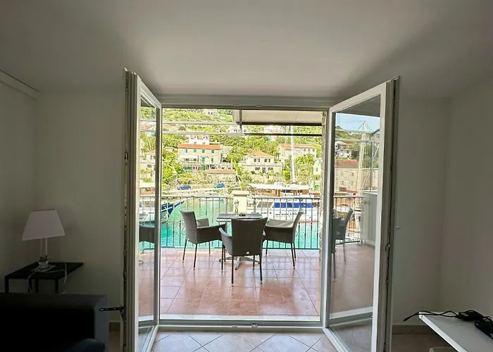 Apartment Daira Stomorska