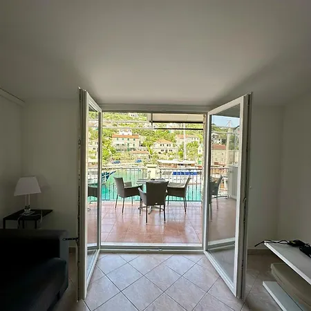 Apartman Daira Stomorska