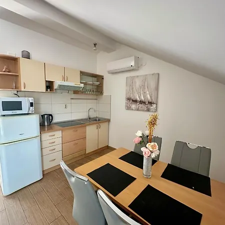 Daira Apartman Stomorska